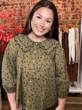 Load image into Gallery viewer, Coming Up Roses Blouse

