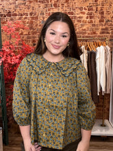 Load image into Gallery viewer, Coming Up Roses Blouse

