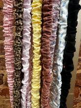 Load image into Gallery viewer, Andi Scrunchie Lanyard
