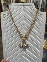 Load image into Gallery viewer, Cross &amp; Chain Necklace
