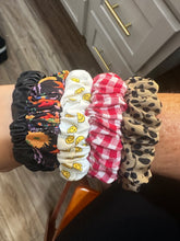 Load image into Gallery viewer, Andi Scrunchie Keychain
