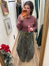 Load image into Gallery viewer, Gwen Ruched Side Pants
