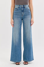Load image into Gallery viewer, Cello Wide Leg Jeans
