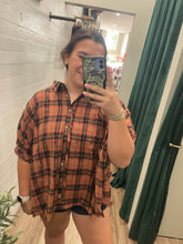 Load image into Gallery viewer, Tefi Button Up
